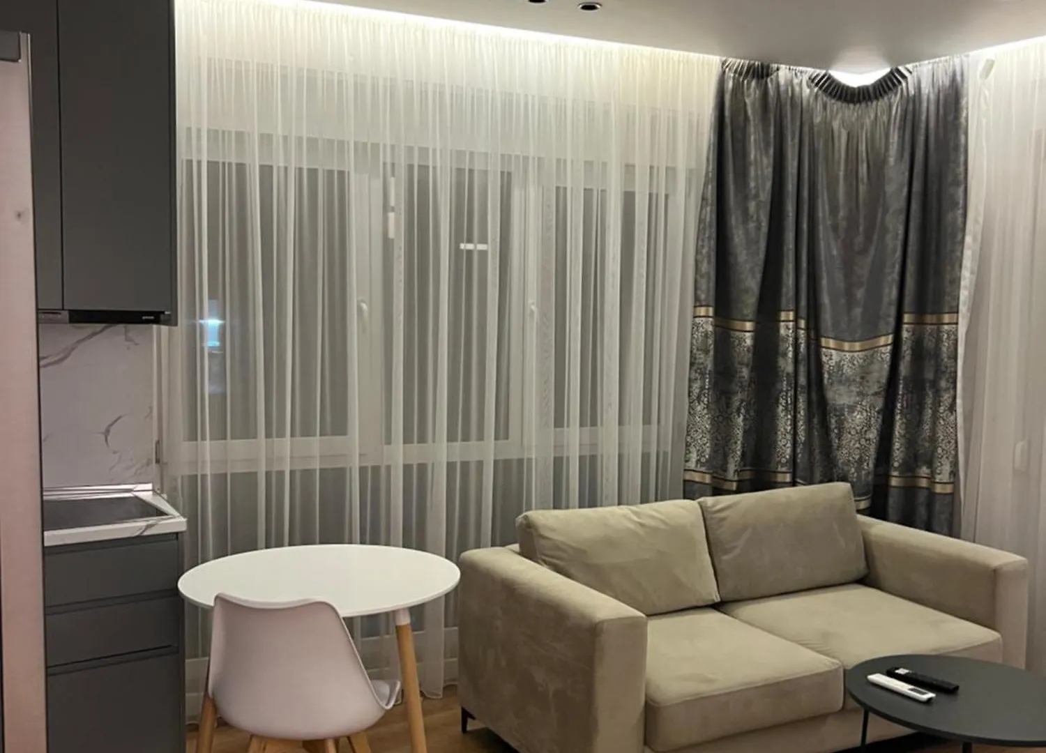 Renas Apartment Τίρανα